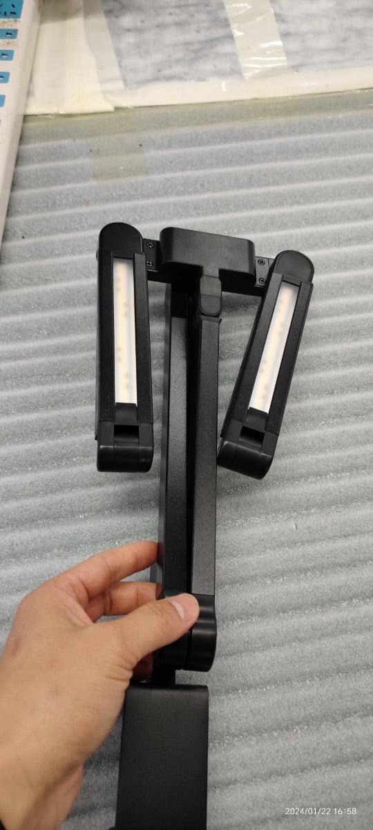 LED Skrivebordslampe - Transformbar med svingarm og holder - PLUS