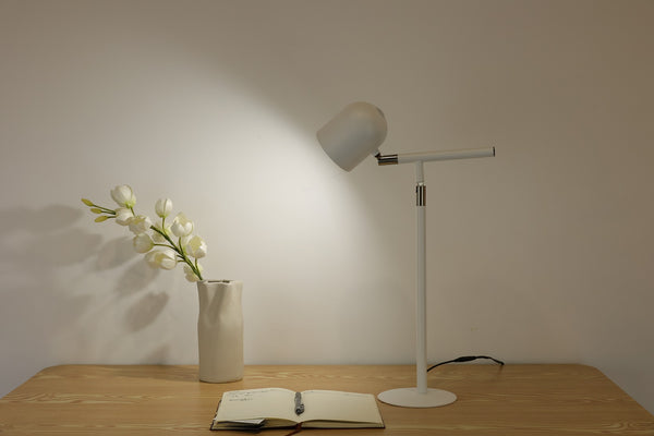 Klassisk & Minimalistisk Skrivebordslampe - Med Base & Transformbar arm - Hvid