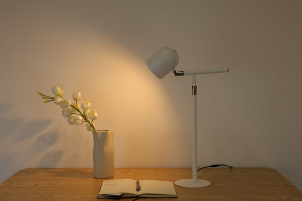 Klassisk & Minimalistisk Skrivebordslampe - Med Base & Transformbar arm - Hvid