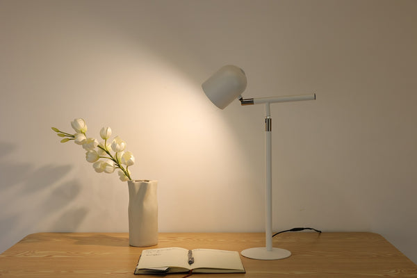 Klassisk & Minimalistisk Skrivebordslampe - Med Base & Transformbar arm - Hvid