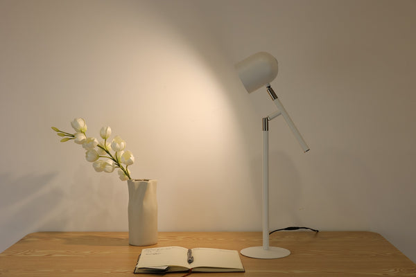 Klassisk & Minimalistisk Skrivebordslampe - Med Base & Transformbar arm - Hvid