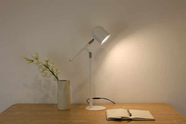 Klassisk & Minimalistisk Skrivebordslampe - Med Base & Transformbar arm - Hvid