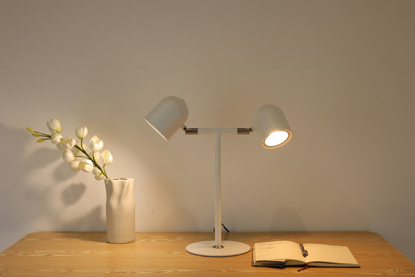 Minimalistisk Skrivebordslampe - Med Base & To lamper - Hvid