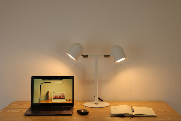 Minimalistisk Skrivebordslampe - Med Base & To lamper - Hvid