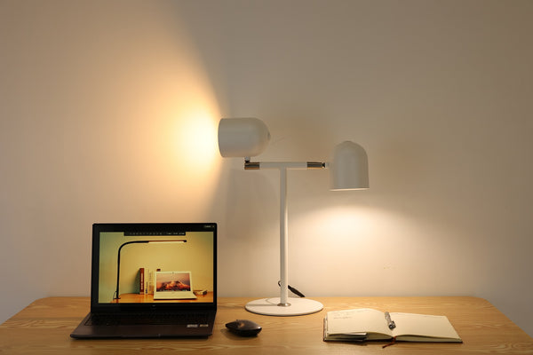 Minimalistisk Skrivebordslampe - Med Base & To lamper - Hvid