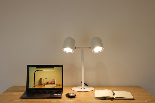 Minimalistisk Skrivebordslampe - Med Base & To lamper - Hvid