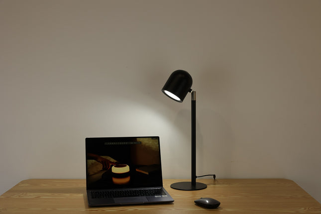 Sort Klassisk & Minimalistisk Skrivebordslampe - Med Base 