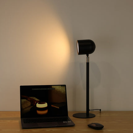 Sort Klassisk & Minimalistisk Skrivebordslampe - Med Base drejet til siden