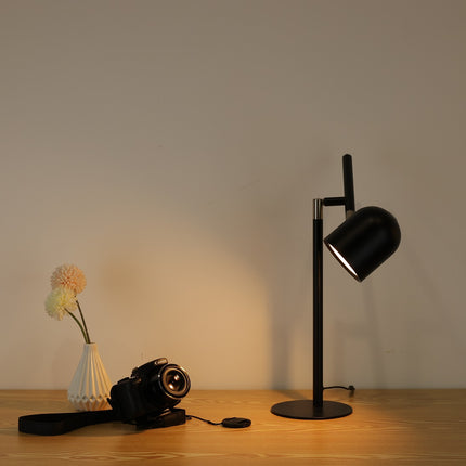 Sort Klassisk & Minimalistisk Skrivebordslampe - Med Base & Transformbar arm - strukket ned og lidt til siden