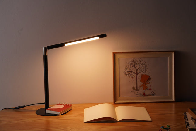 Minimalistisk Skrivebordslampe - Orange - 200 Lumen- På bordet