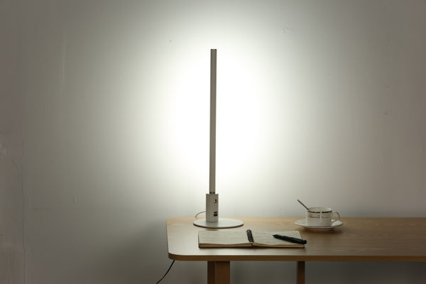 Minimalistisk Skrivebordslampe - Med Base - Hvid