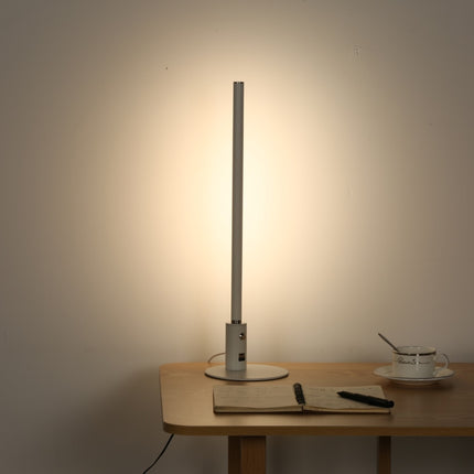 Hvid Minimalistisk Skrivebordslampe - Med Base giver godt lyd