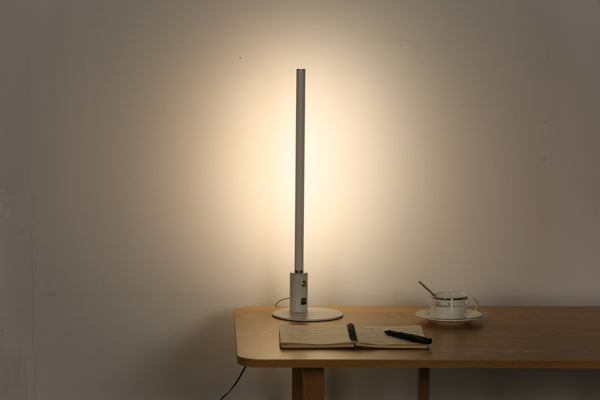 Minimalistisk Skrivebordslampe - Med Base - Hvid